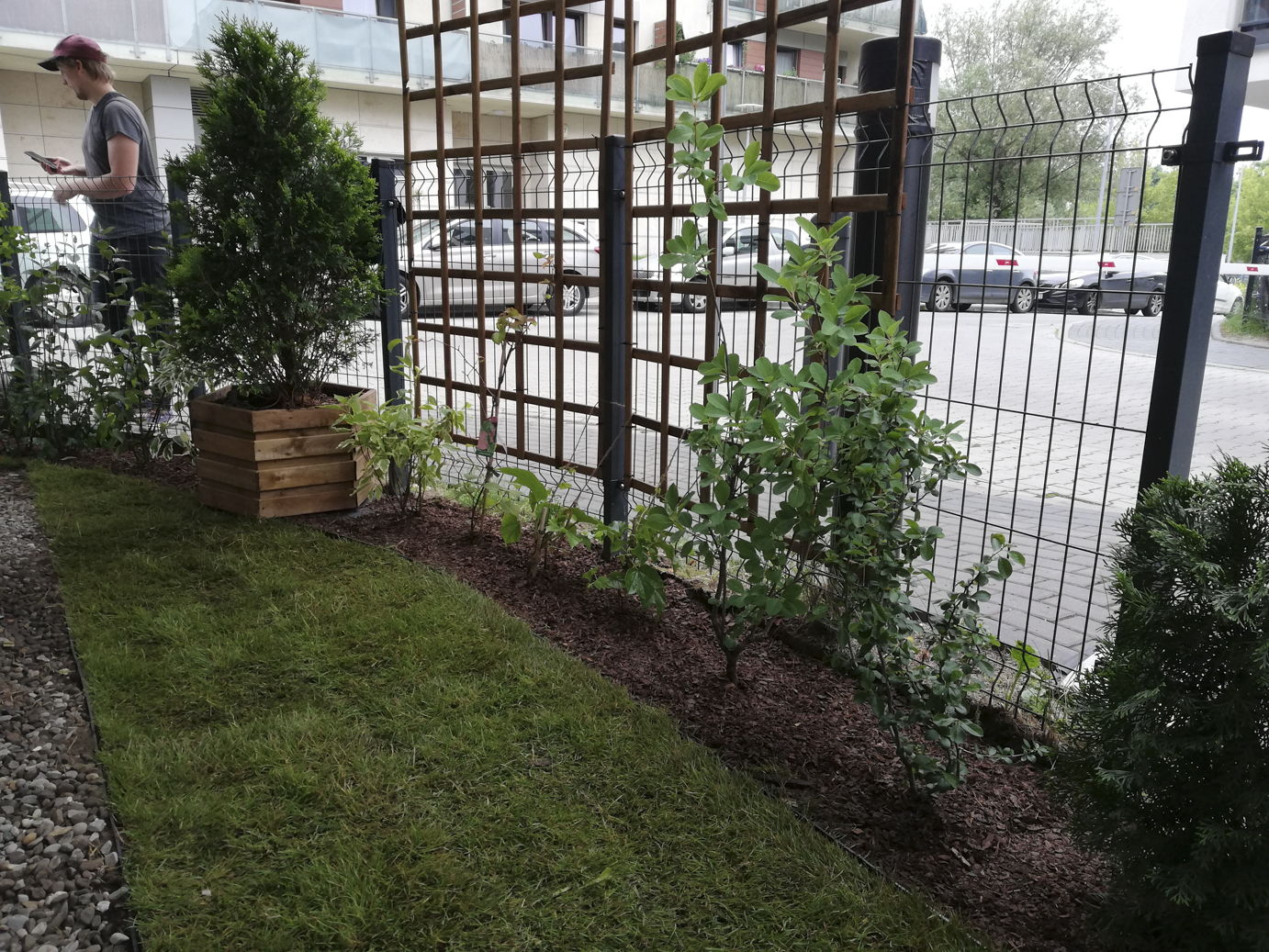 Projekt i wykonanie ogródka przy bloku – Wielicka, Kraków