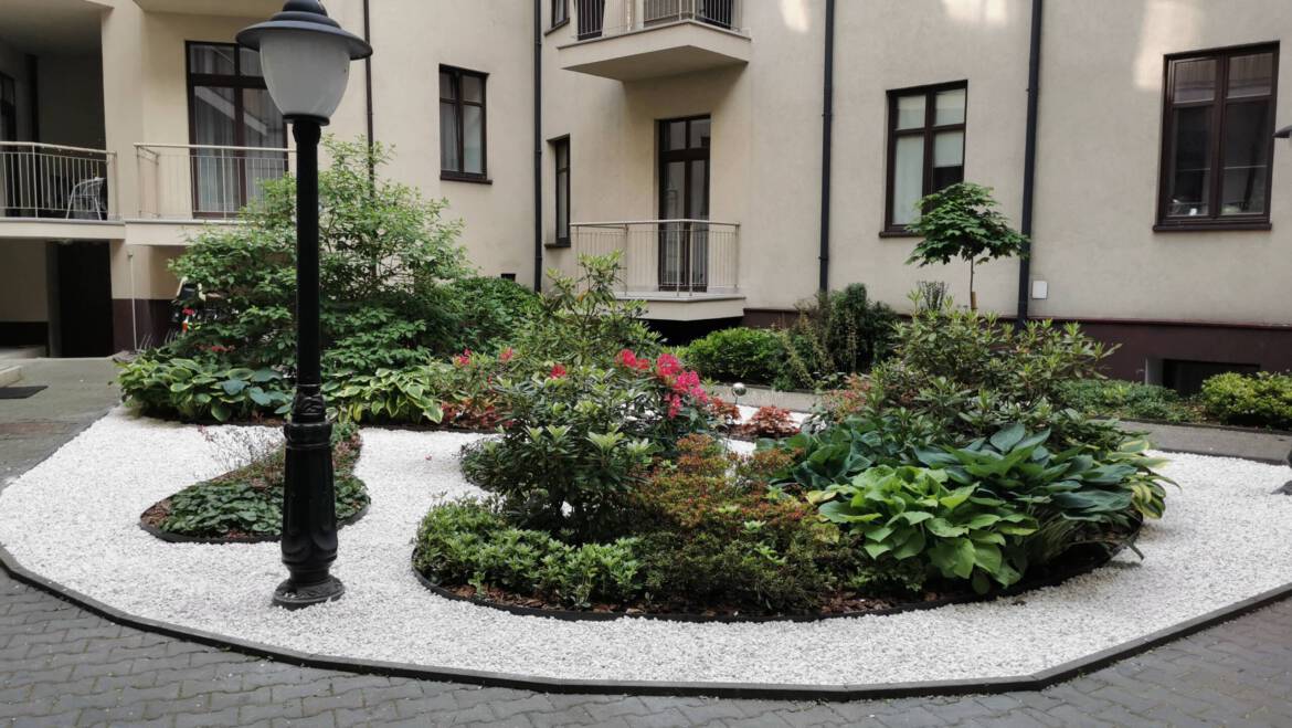 Renowacja ogrodu na dziedzińcu kamienicy przy ul. Lwowskiej w Krakowie